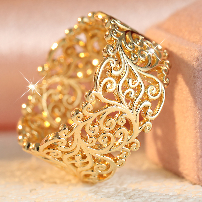 Women's Exquisite Hollow Curled Grass Pattern Carved Ring
